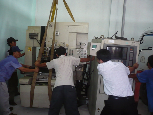 Máy cắt dây điều khiển bằng vi tính
