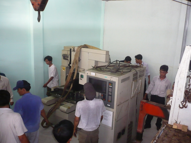 Máy cắt dây điều khiển bằng vi tính
