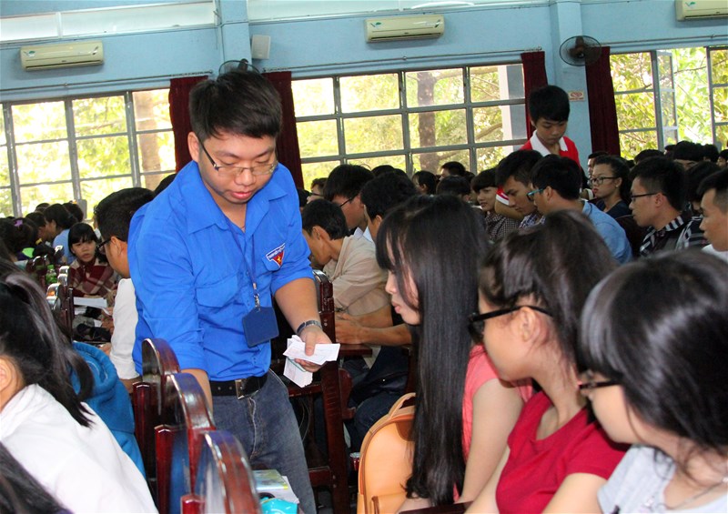 tân sinh viên 2015 học công dân đầu khoá