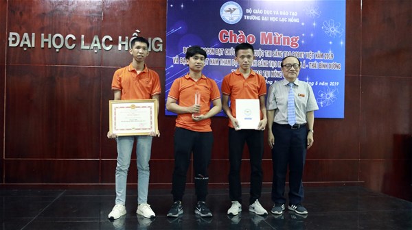 Robocon LHU ngày về trong vinh quang