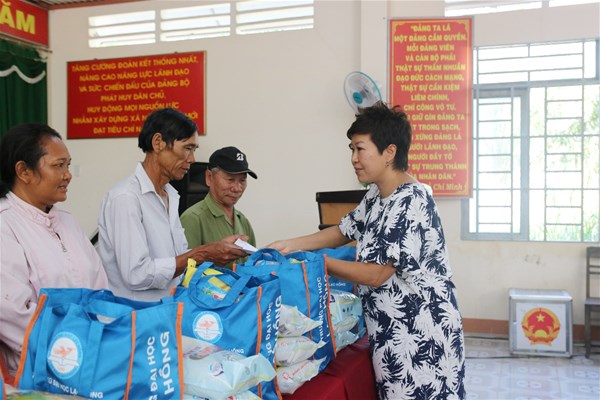 Hướng về người nghèo - chung tay để không ai bị bỏ lại phía sau